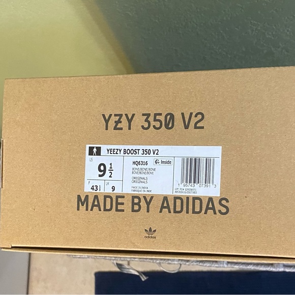 Yeezy 350 V2 ‘Bone’ Size 9.5